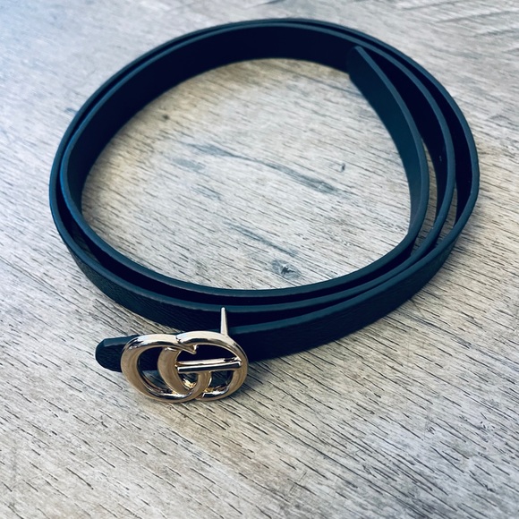 Black Faux leather metal ring buckle skinny belt - Picture 2 of 5